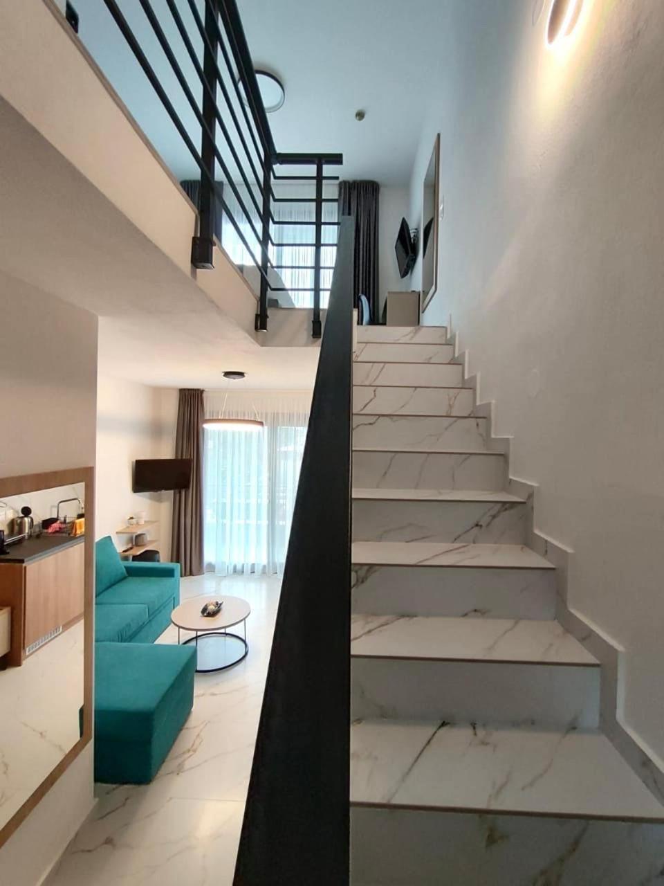 Four Shades Luxury Suites Сарти Екстериор снимка