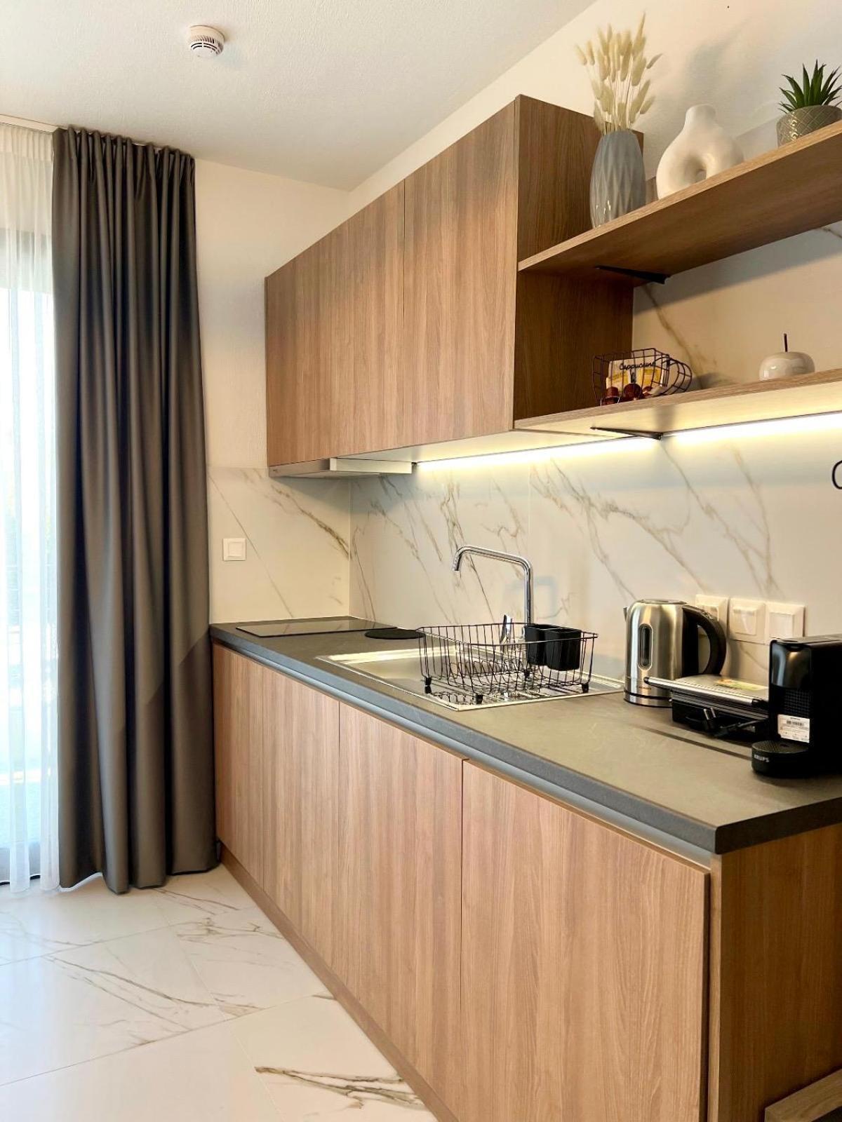 Four Shades Luxury Suites Сарти Екстериор снимка