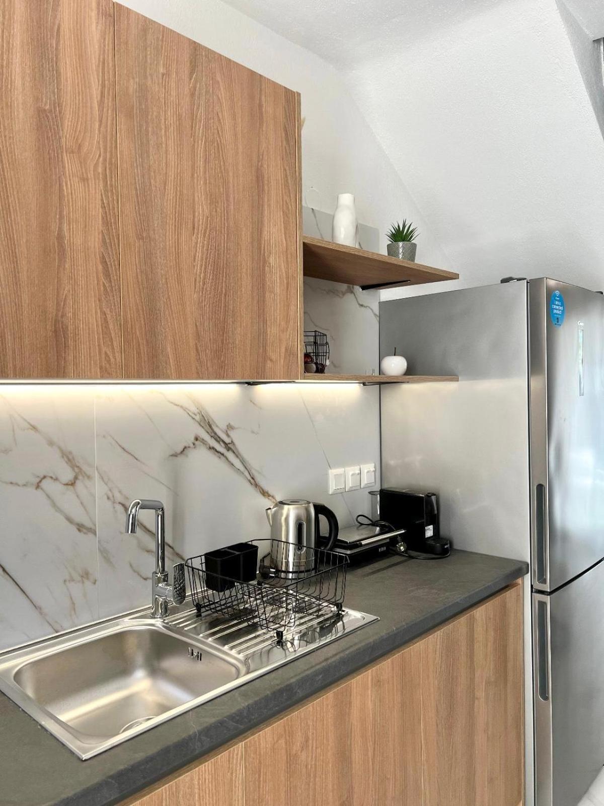 Four Shades Luxury Suites Сарти Екстериор снимка