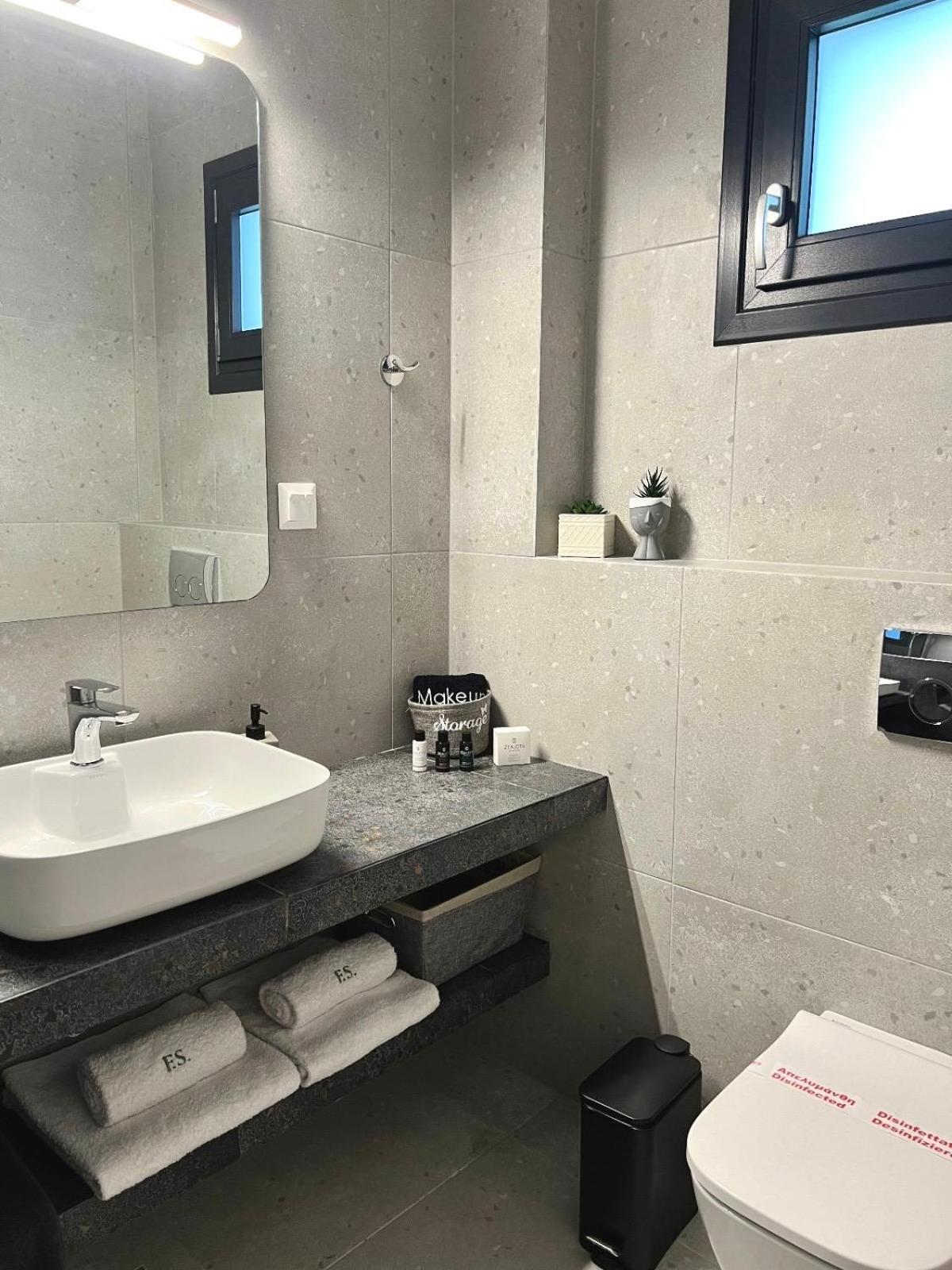 Four Shades Luxury Suites Сарти Екстериор снимка