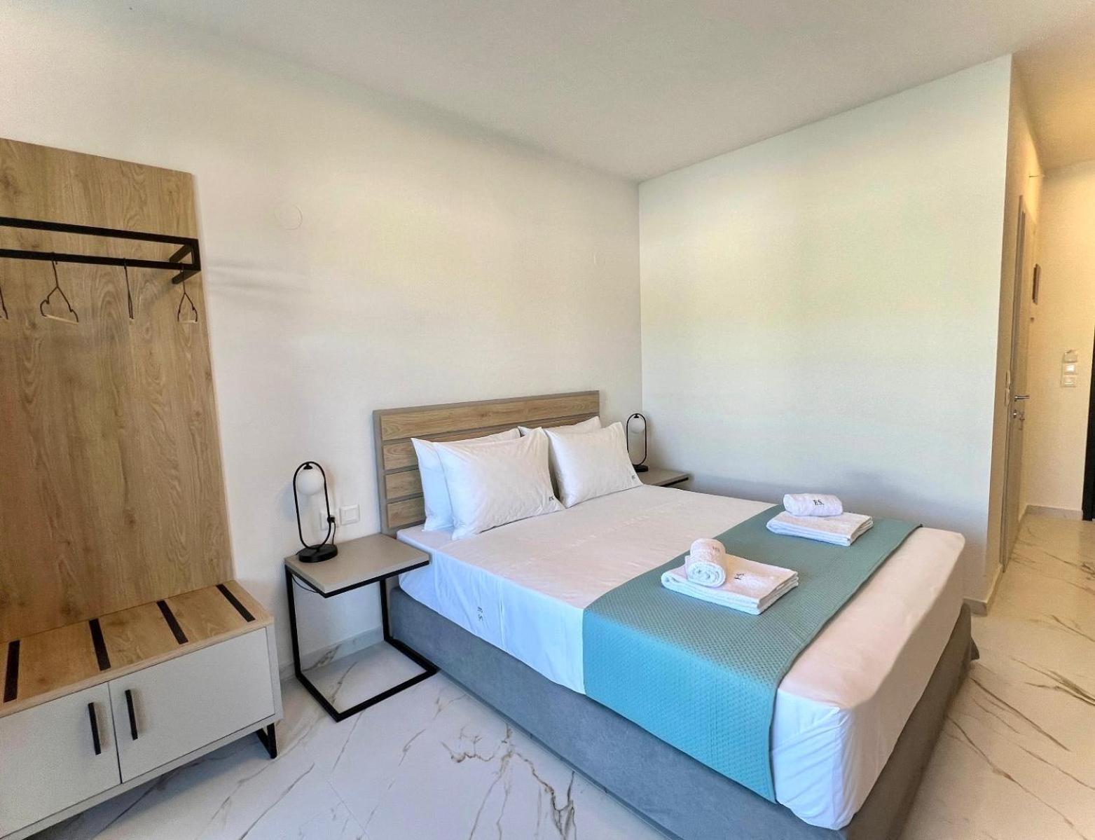 Four Shades Luxury Suites Сарти Екстериор снимка