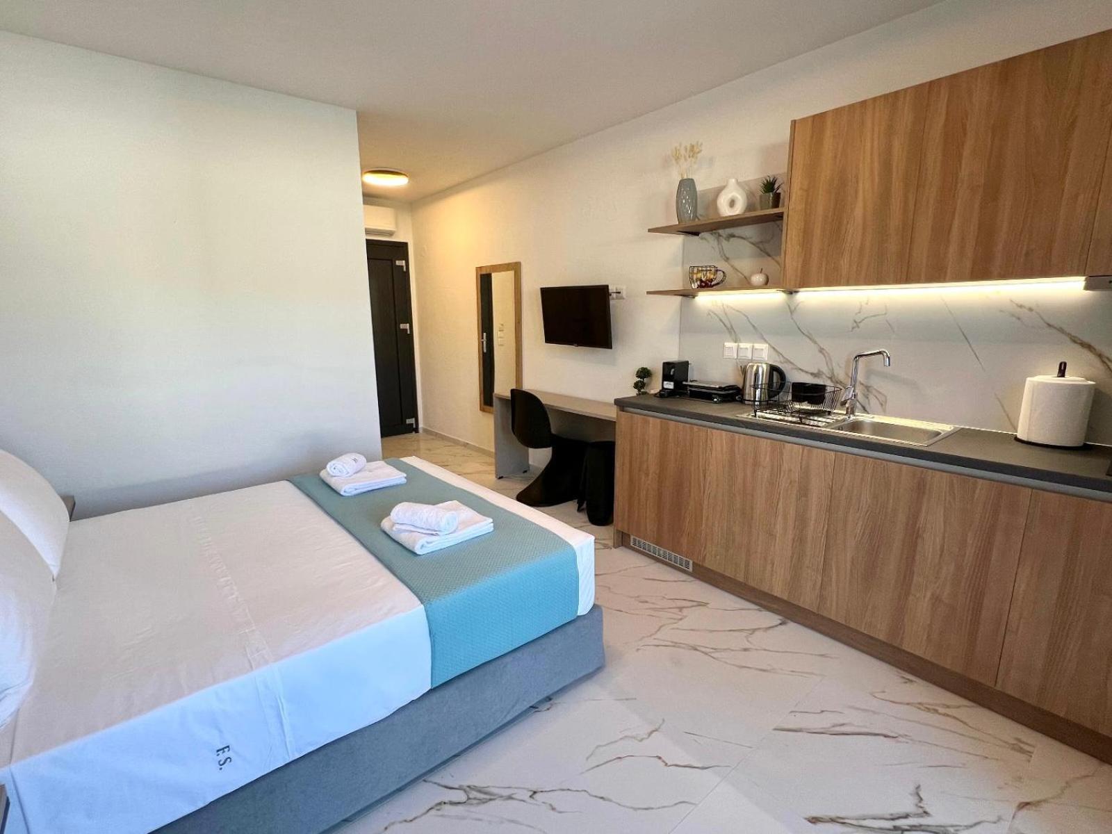 Four Shades Luxury Suites Сарти Екстериор снимка