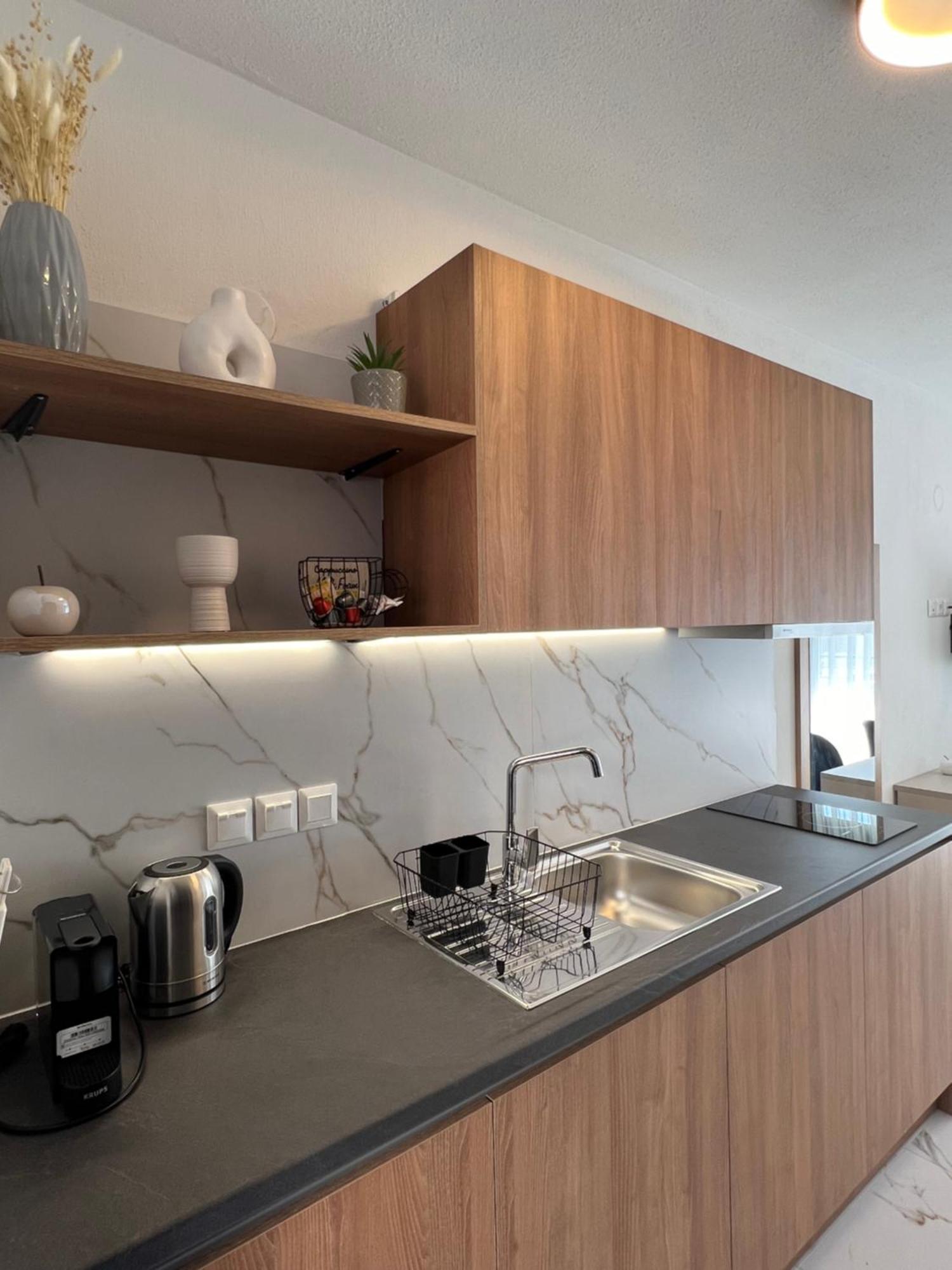 Four Shades Luxury Suites Сарти Екстериор снимка