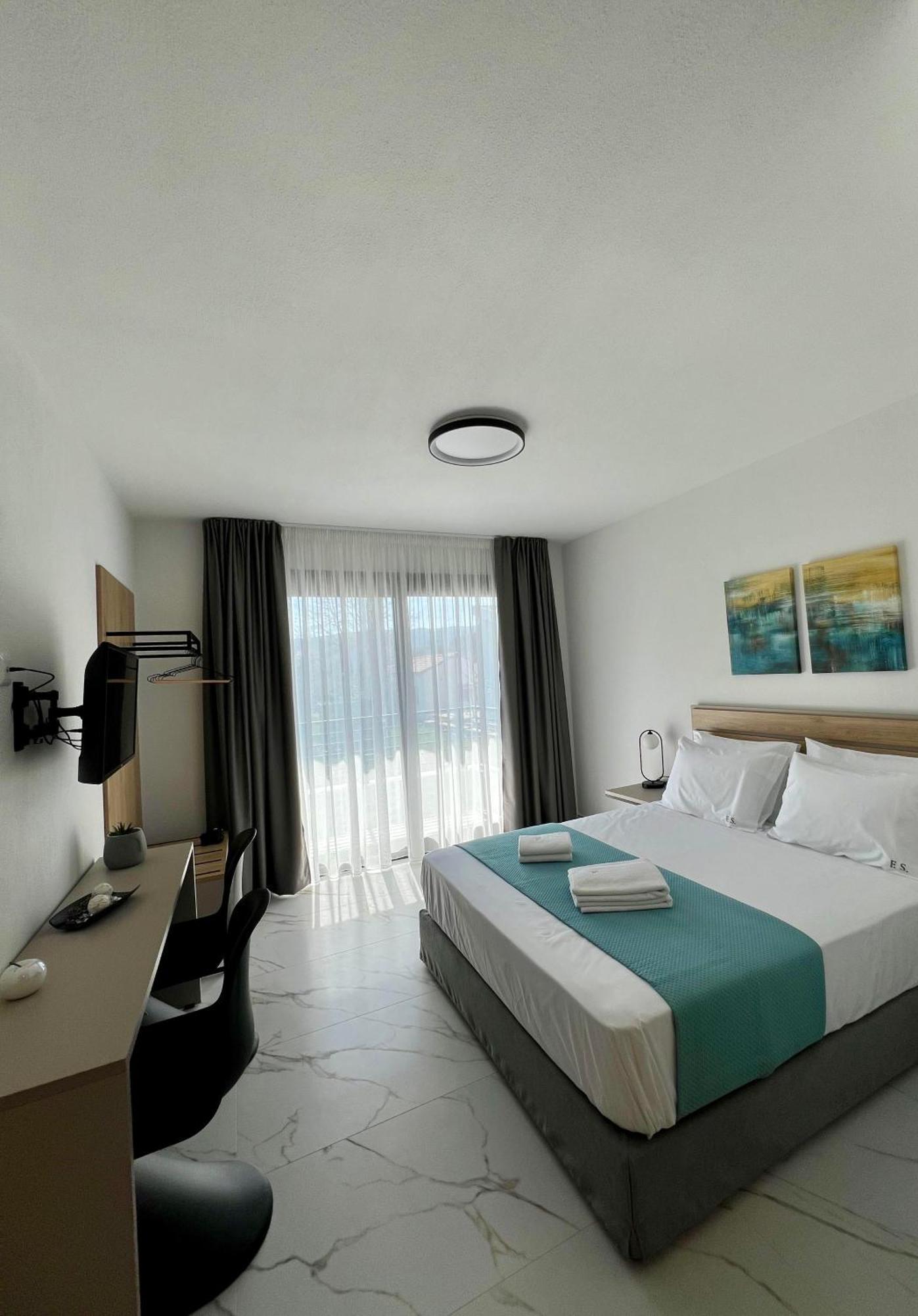 Four Shades Luxury Suites Сарти Екстериор снимка