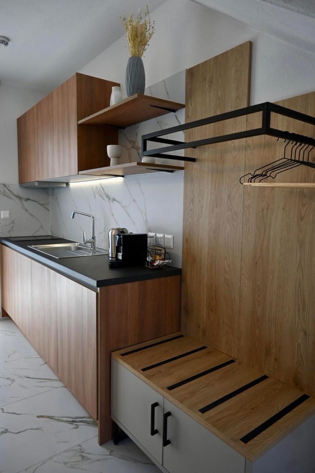Four Shades Luxury Suites Сарти Екстериор снимка